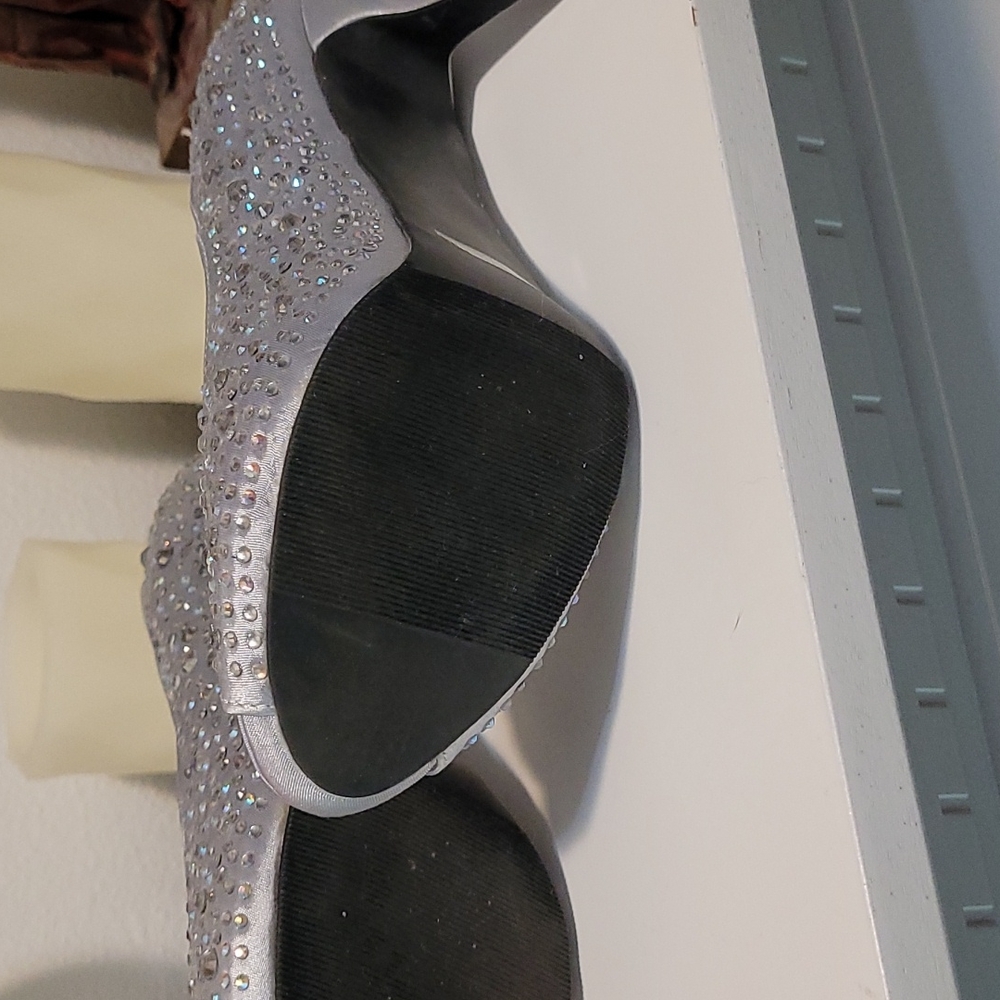 Shoes - Picture 4 of 5